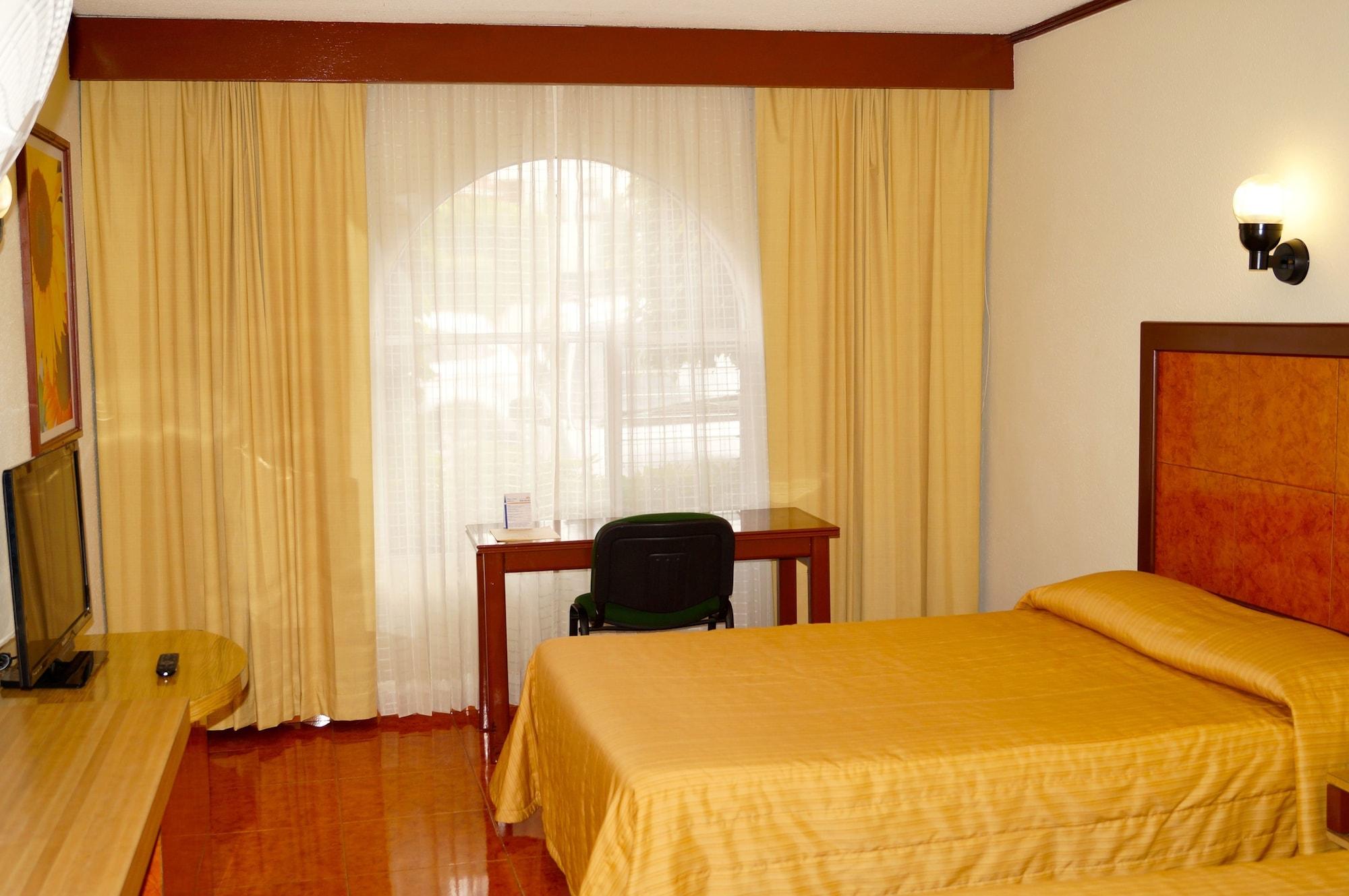 Hotel & Suites Villa Del Sol Morelia Dış mekan fotoğraf