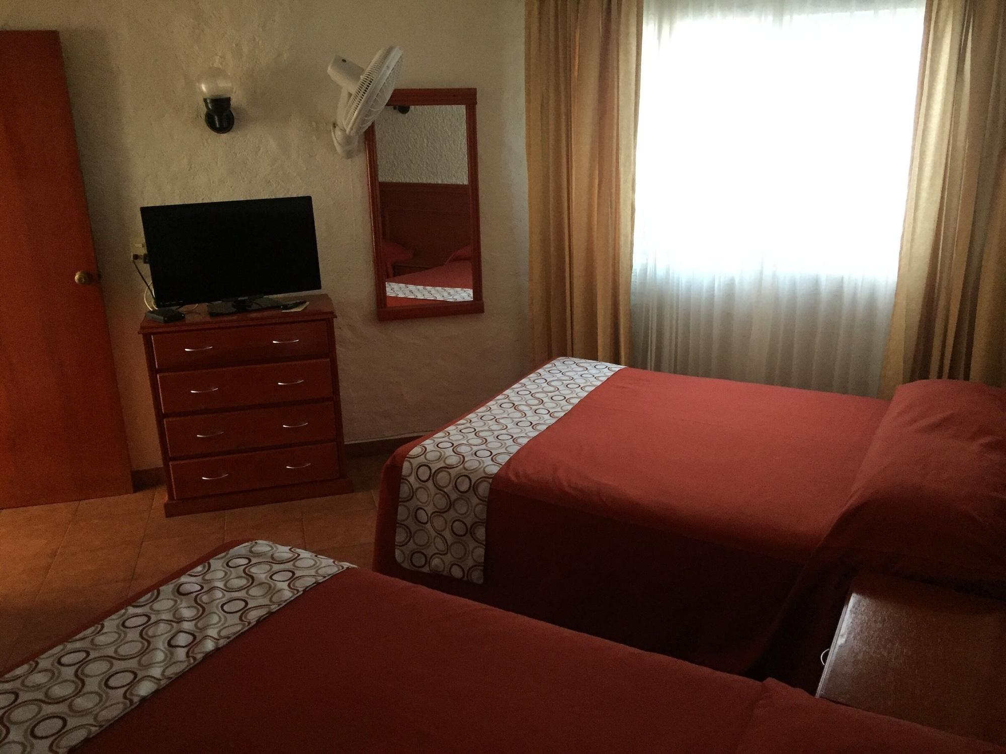 Hotel & Suites Villa Del Sol Morelia Dış mekan fotoğraf