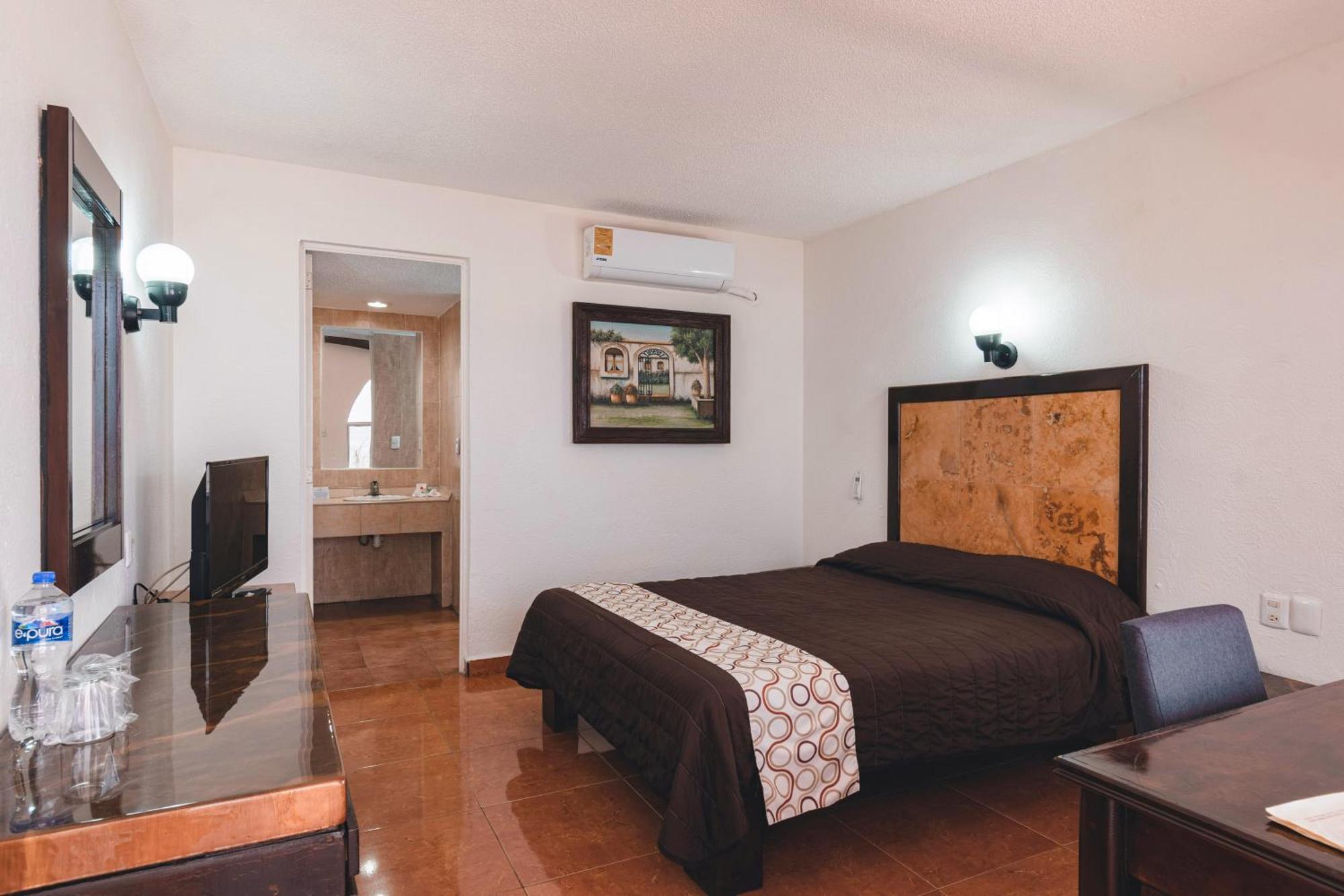 Hotel & Suites Villa Del Sol Morelia Dış mekan fotoğraf