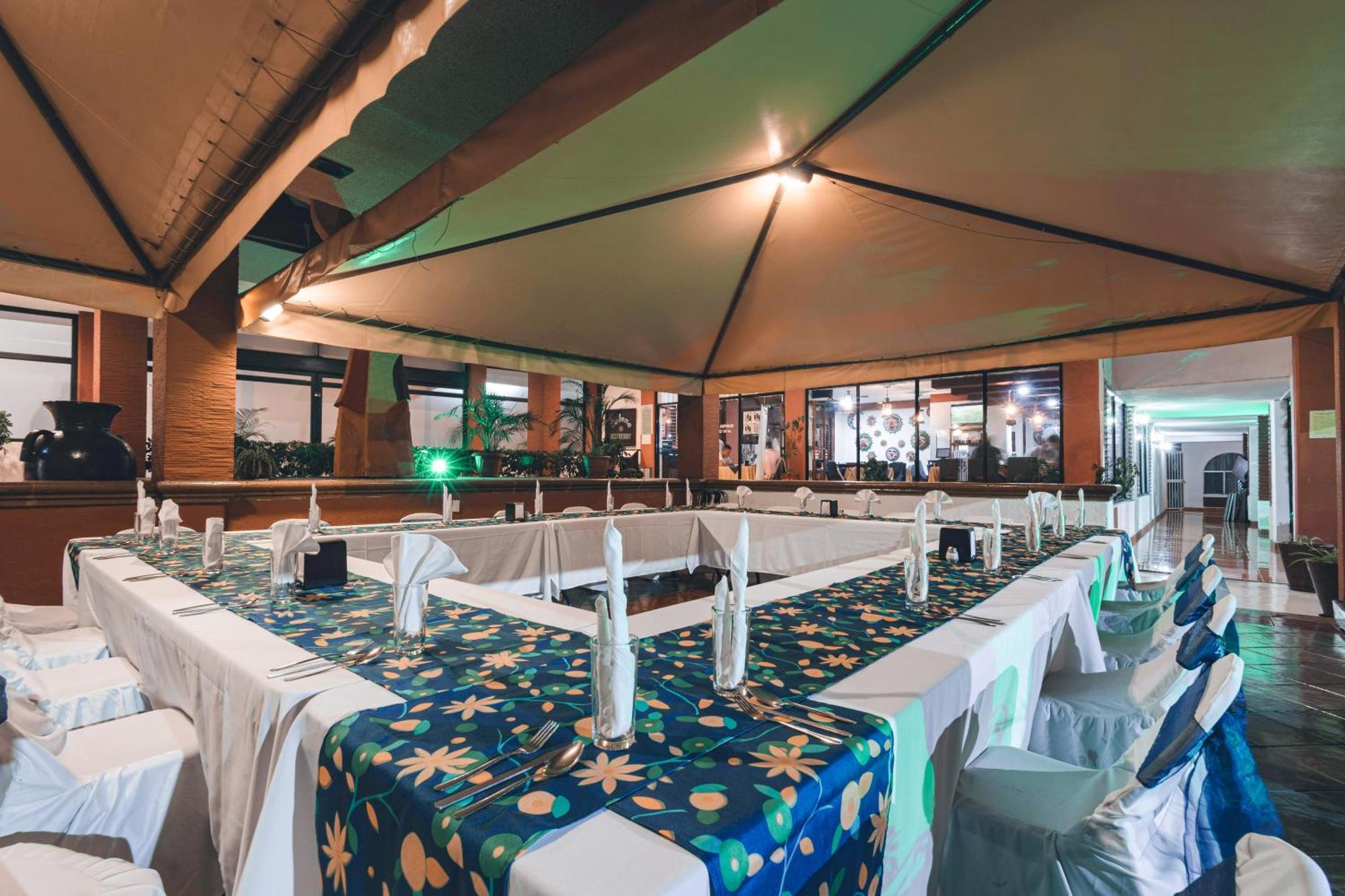 Hotel & Suites Villa Del Sol Morelia Dış mekan fotoğraf