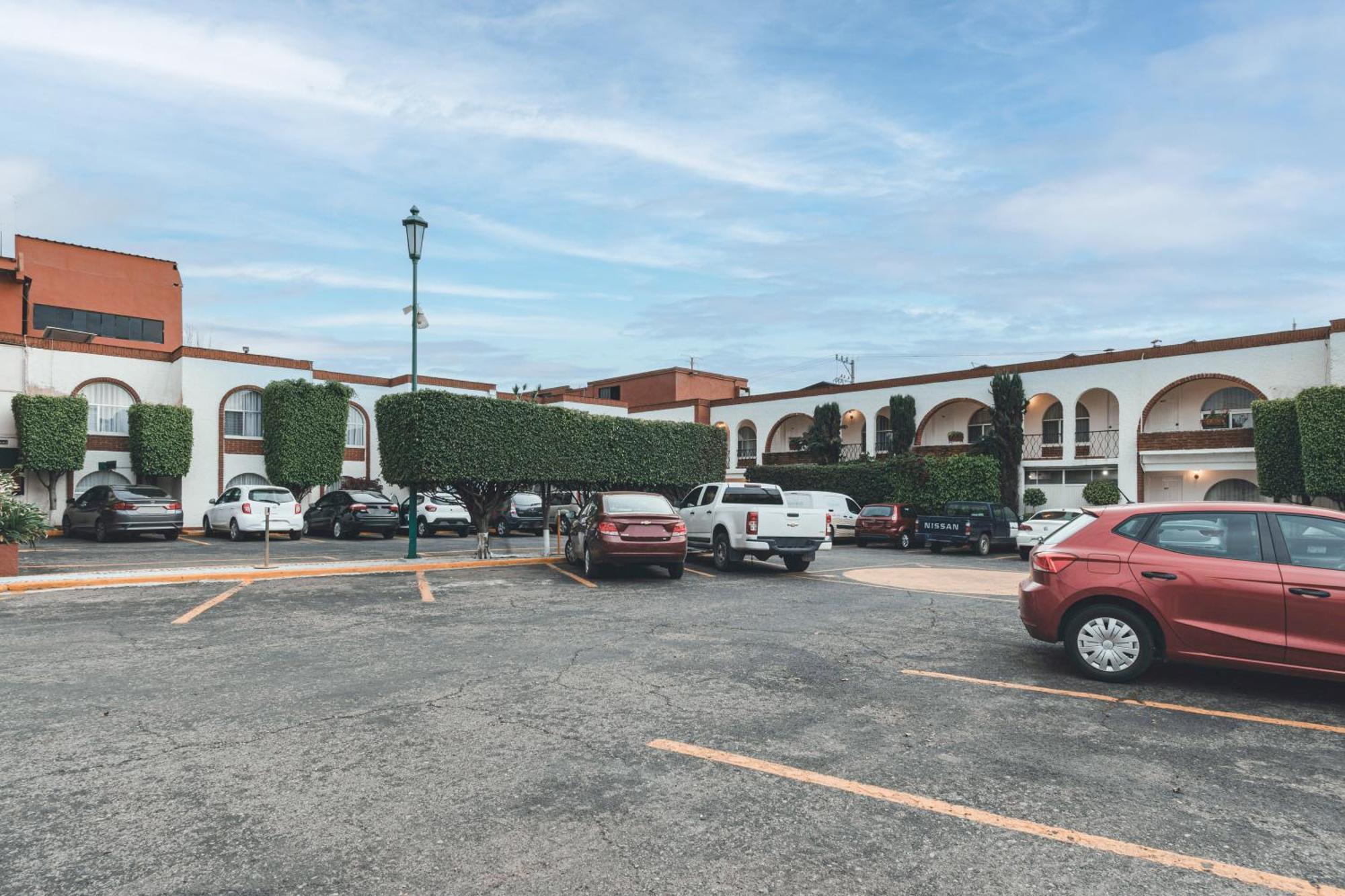 Hotel & Suites Villa Del Sol Morelia Dış mekan fotoğraf