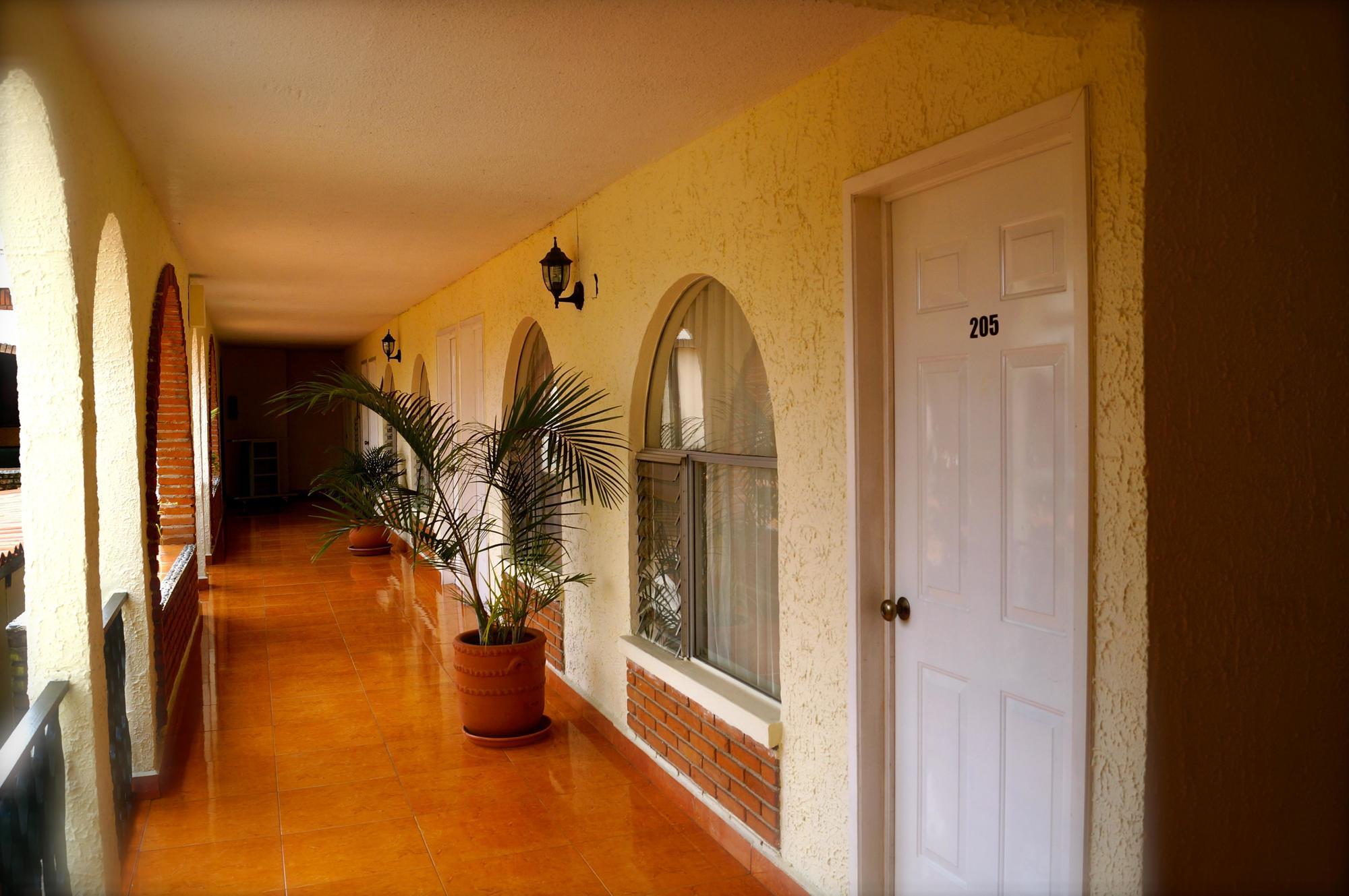 Hotel & Suites Villa Del Sol Morelia Dış mekan fotoğraf
